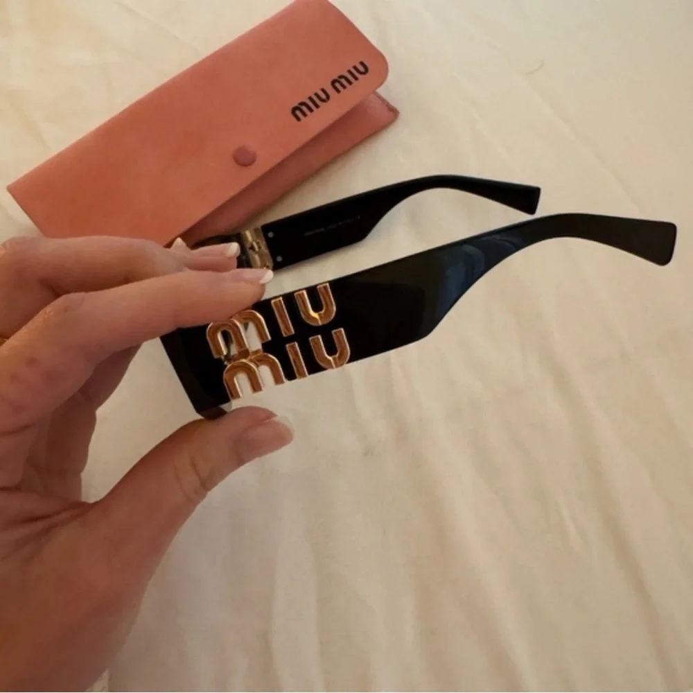 Miu Miu Glossy Black Cat-Eye Sunglasses with Pink Case